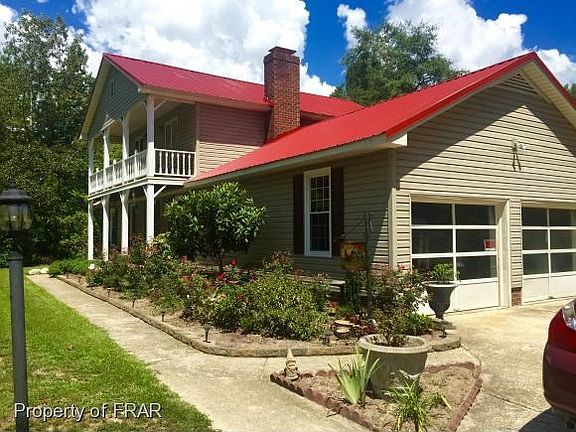 Large driveway Dbl car garage