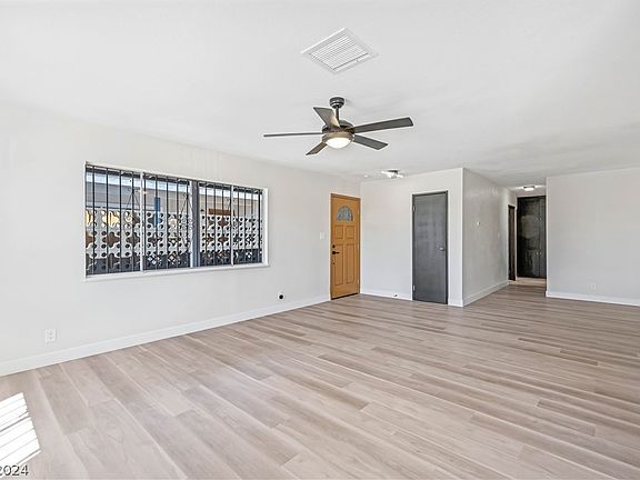 3rd image of 5916 Alta Dr