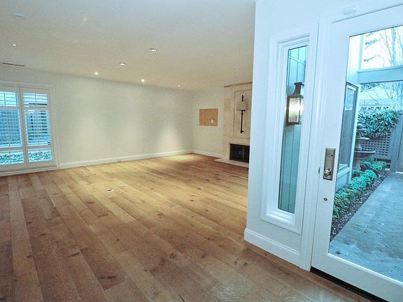 5th image of 219 Elmhurst Cir