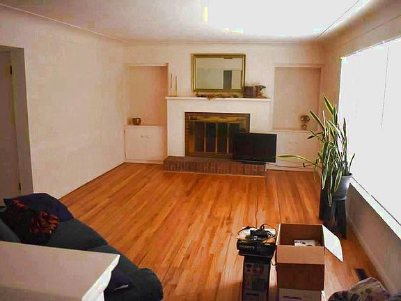4th image of 406 W Meadowbrook Dr