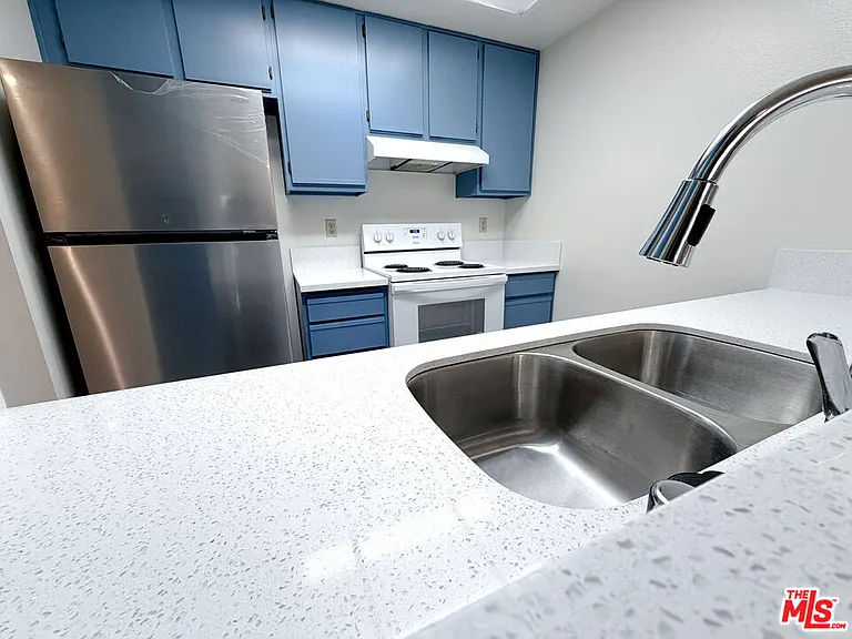 501 Palisades Dr #317 — Photo 6
