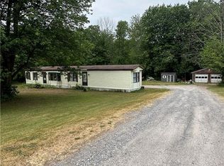 41 Kings Rd, Oswego, NY 13126