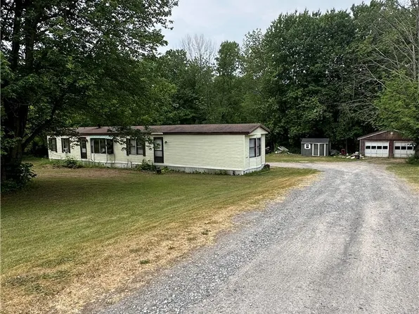 41 Kings Rd, Oswego, NY 13126