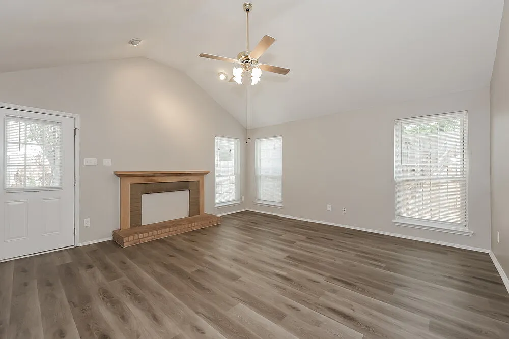 4 bed, 2.5 bath, 2196 sqft, $2,410 — Photo 3