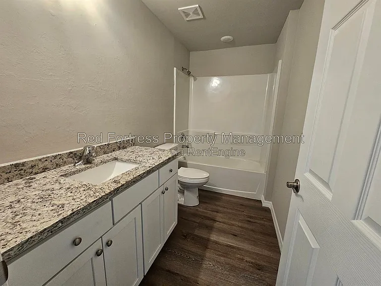 2300 NW 9th Ave — Photo 9