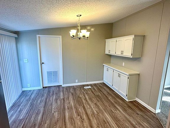5th image of 309 E Trina Ln