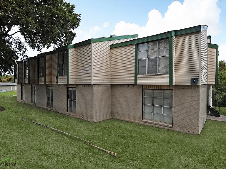 Mountain Creek Apartments — Photo 12