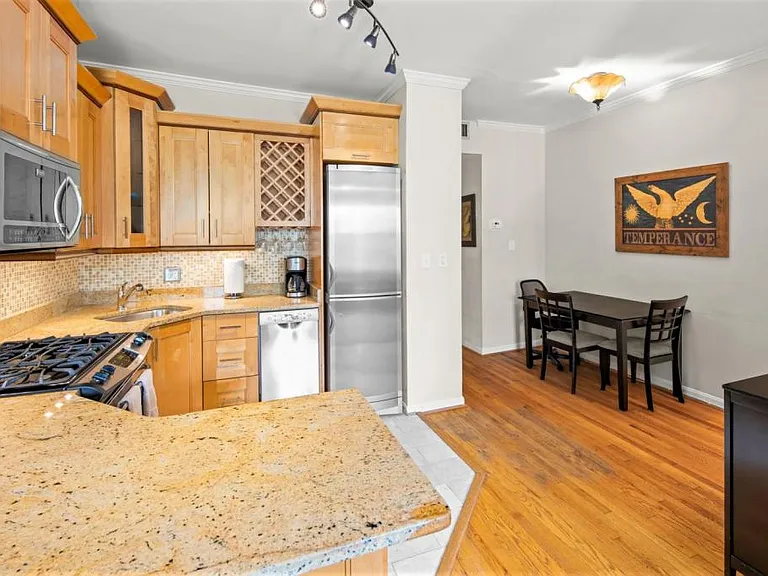 11 2nd St NE #307 — Photo 7