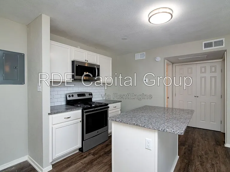 8045 W Elizabeth Ln #222 — Photo 10