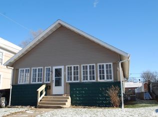 918 S 7th St, Pekin, IL
