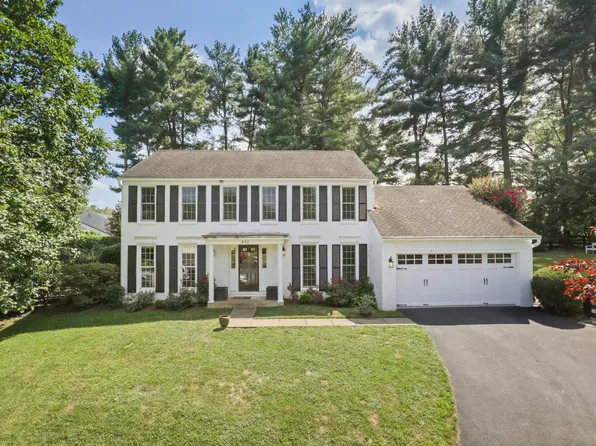 892 Van Dusen Ct, Great Falls, VA 22066
