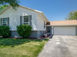 4806 Fruitwood Ln NW, Cedar Rapids, IA 52405
