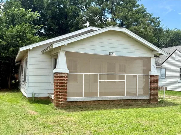 524 S 8th St, Clinton, OK 73601