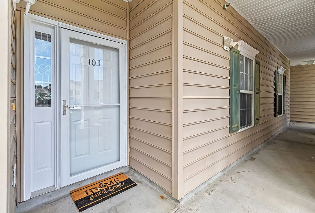 3 bed, 1358 sqft, $2,200 — Photo 2