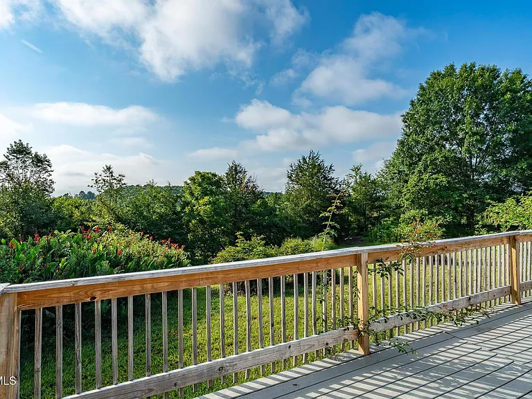 371 Oak Hill Cir — Photo 33