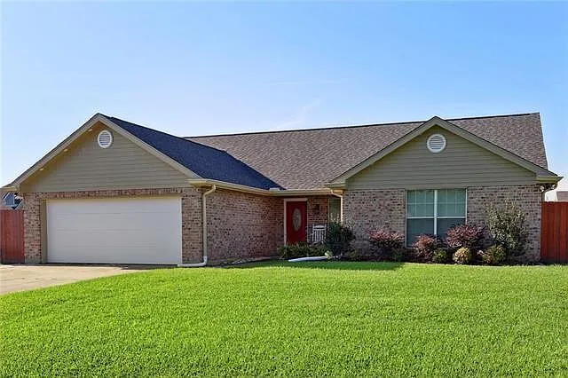 115 Savanna Dr — Photo 1