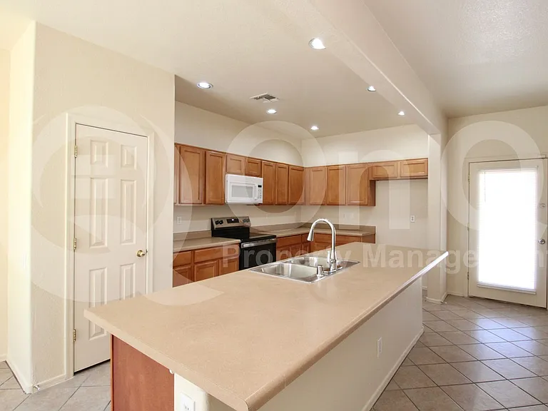9120 W Hubbell St — Photo 5