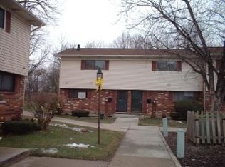 353 W Dahlgren Dr, Crown Pt, IN 46307