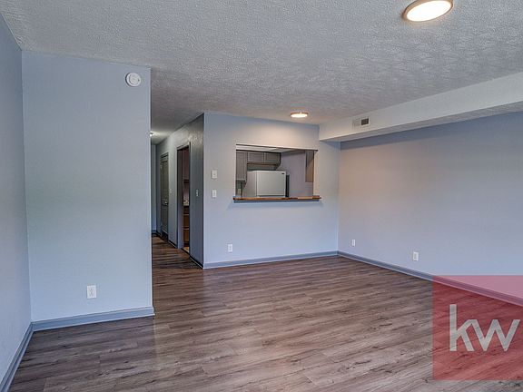 4th image of 705 W Broadway St #5