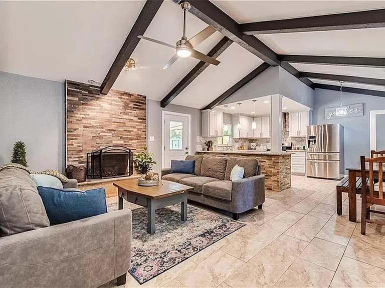 9400 Mountain Quail Rd — Photo 3