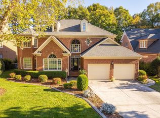 106 Divot Ln, Cary, NC 27513