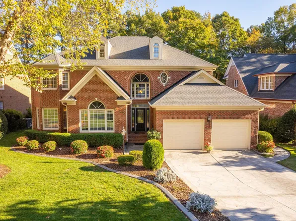 106 Divot Ln, Cary, NC 27513