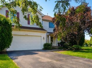 2850 Farmington Dr, Lindenhurst, IL 60046