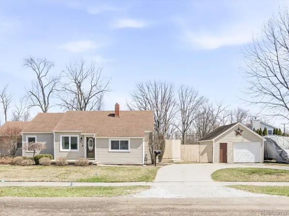 1561 Pennsylvania Ave, Marysville, MI 48040