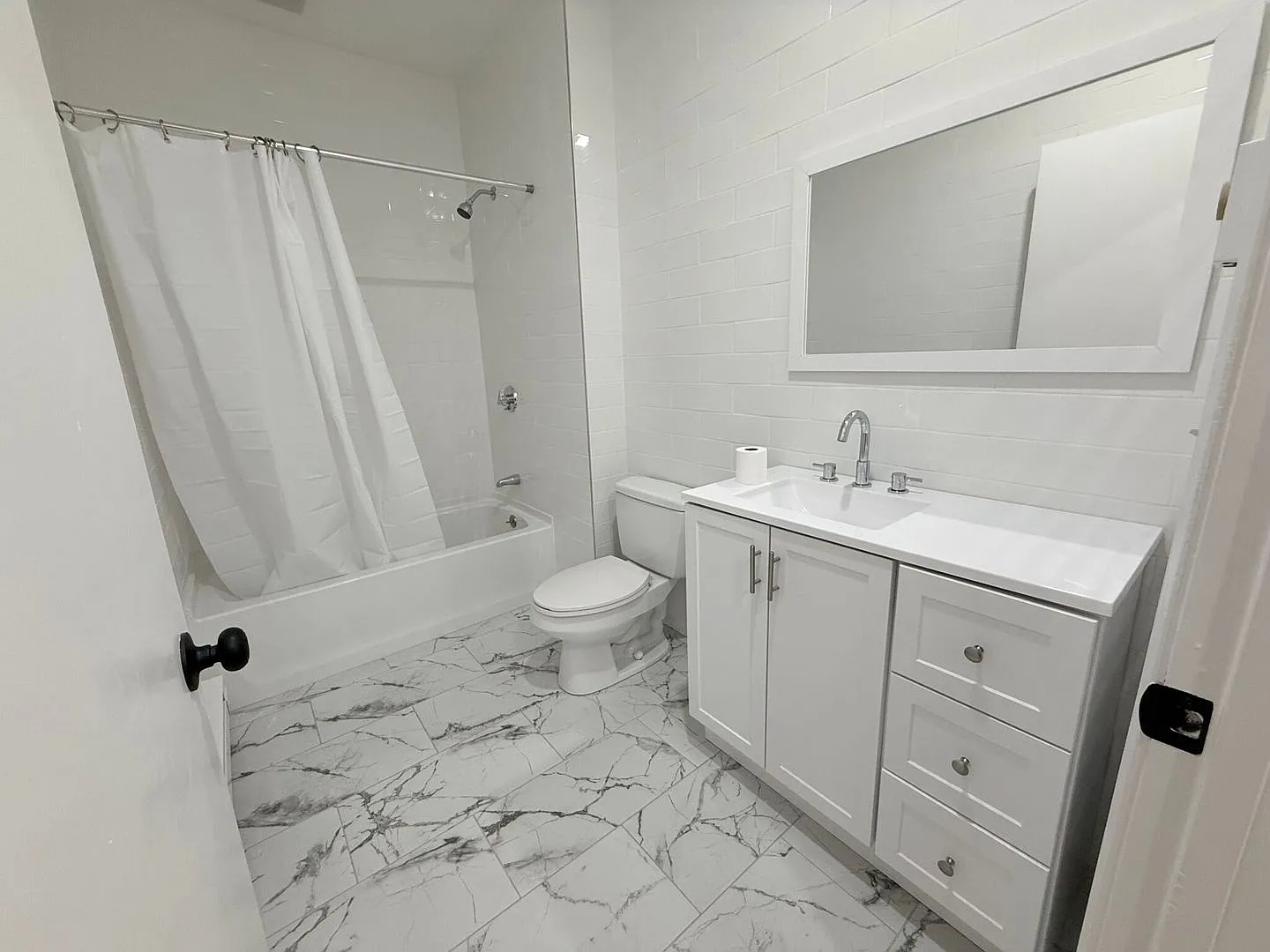 Charming 3 Bedroom — Photo 2