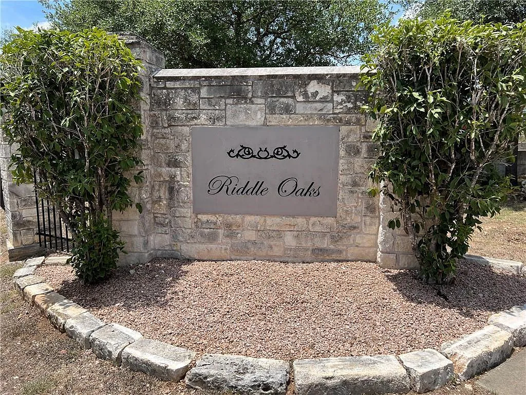 3 bed, 2.5 bath, 1580 sqft, $1,975 — Photo 4