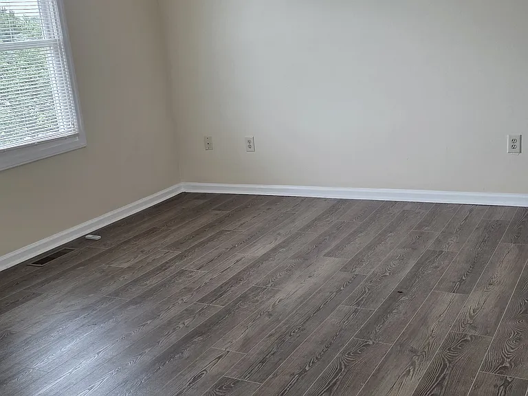 1679 York Dr — Photo 11