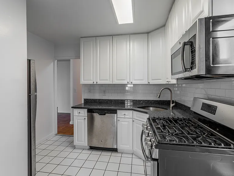 355 E 72nd St #8J — Photo 5