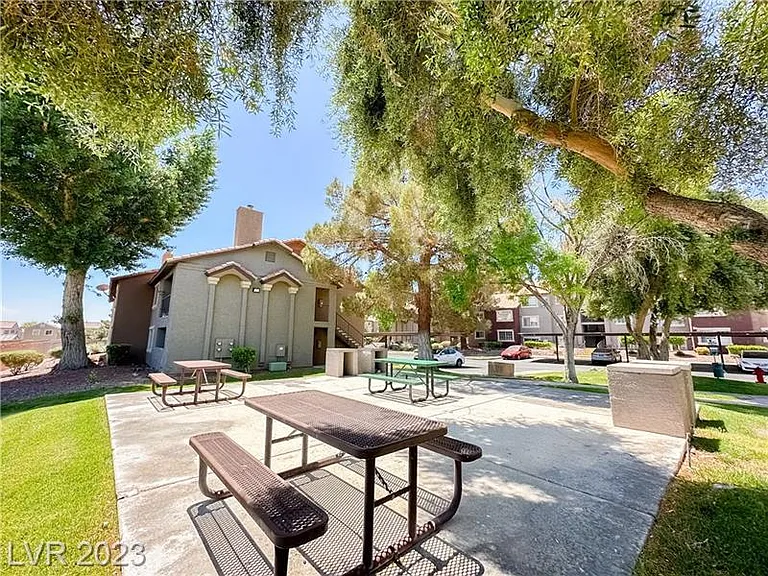 2750 S Durango Dr — Photo 20