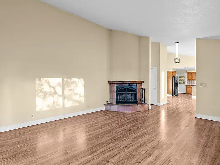 812 Loma Prieta Dr — Photo 3