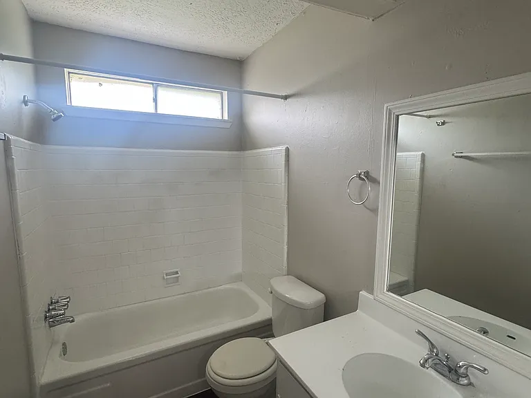 23139 Lestergate Dr — Photo 20