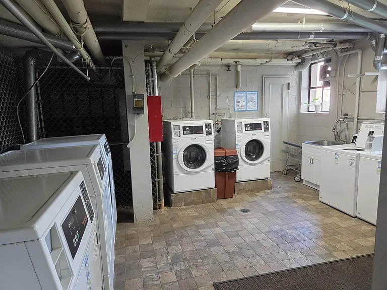 2345 Linwood Ave #LG — Photo 20