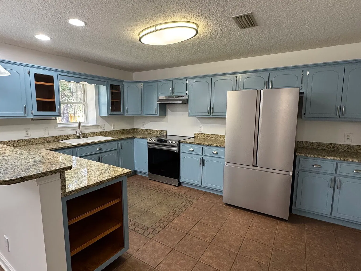 3 bed, 2.0 bath, 1530 sqft, $1,995 — Photo 3