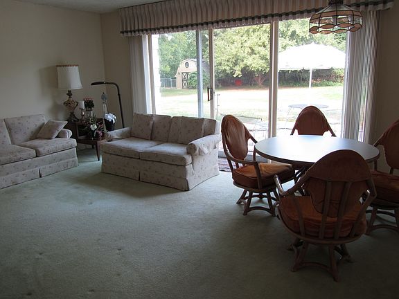 4th image of 3590 Apache Ct SW