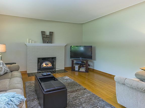 2nd image of 211 Edison Park Ave NW
