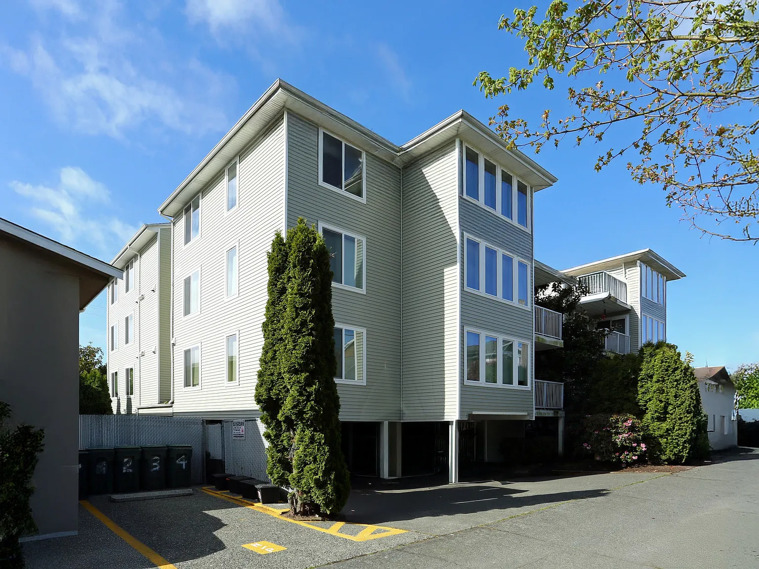 Courtyard Apartments — Photo 3