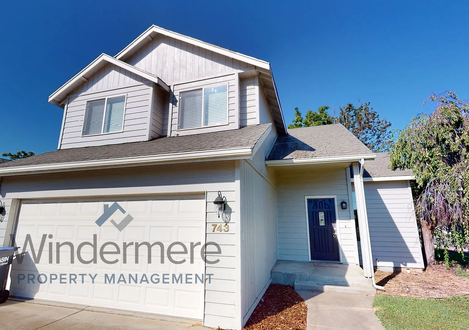 743 Roosevelt *Fenced backyard, covered patio* — Photo 1