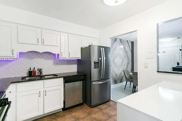 565 Maple Ave #8 — Photo 4