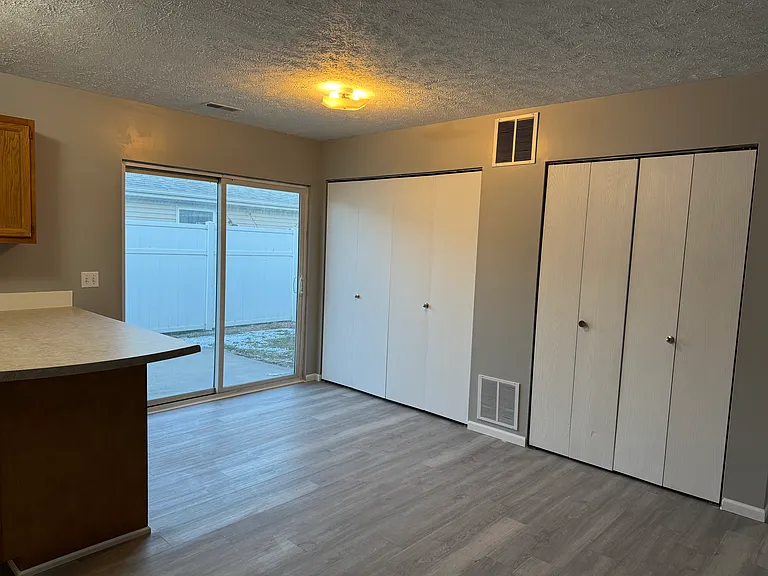 642 Lamont Dr — Photo 2