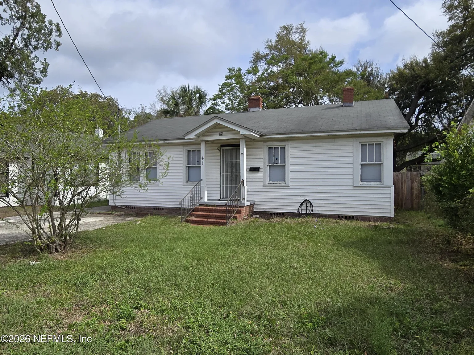 3 bed, 1.0 bath, 1092 sqft, $1,390 — Photo 2
