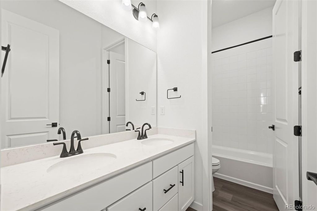 3795 Emerald Shore Circle