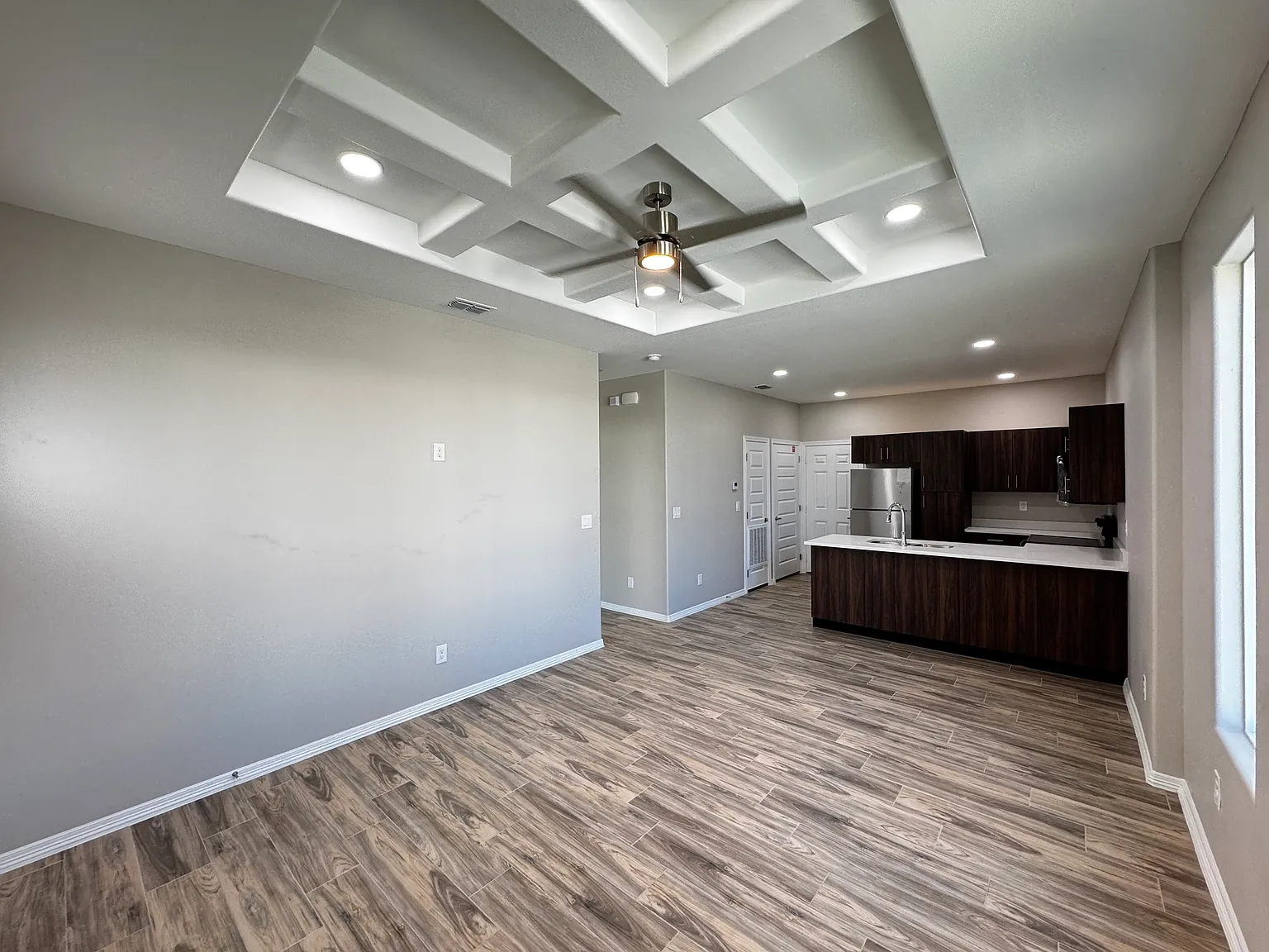 3 bed, 1050 sqft, $1,250 — Photo 2