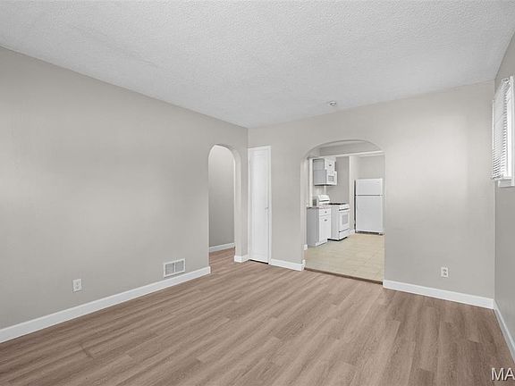 5th image of 10197 Green Valley Dr