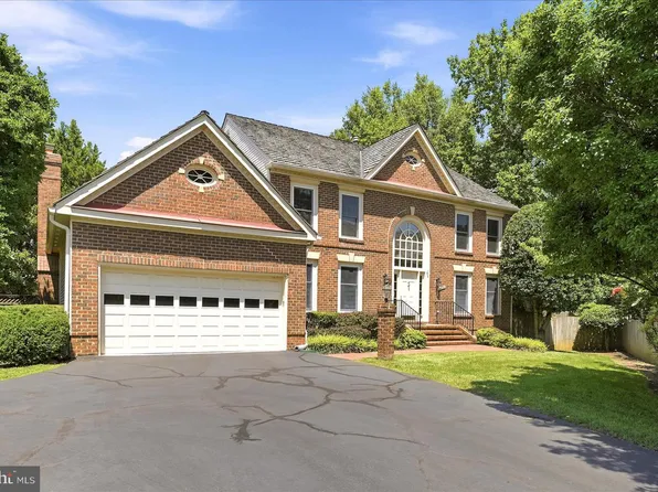 8814 Surrey Ct, Alexandria, VA 22309