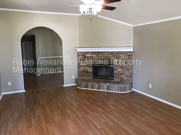 3rd image of 816 Carrington Dr