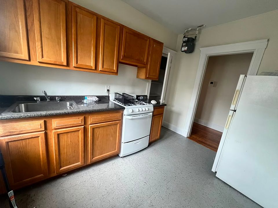1st image of 1626 Commonwealth Ave APT 1